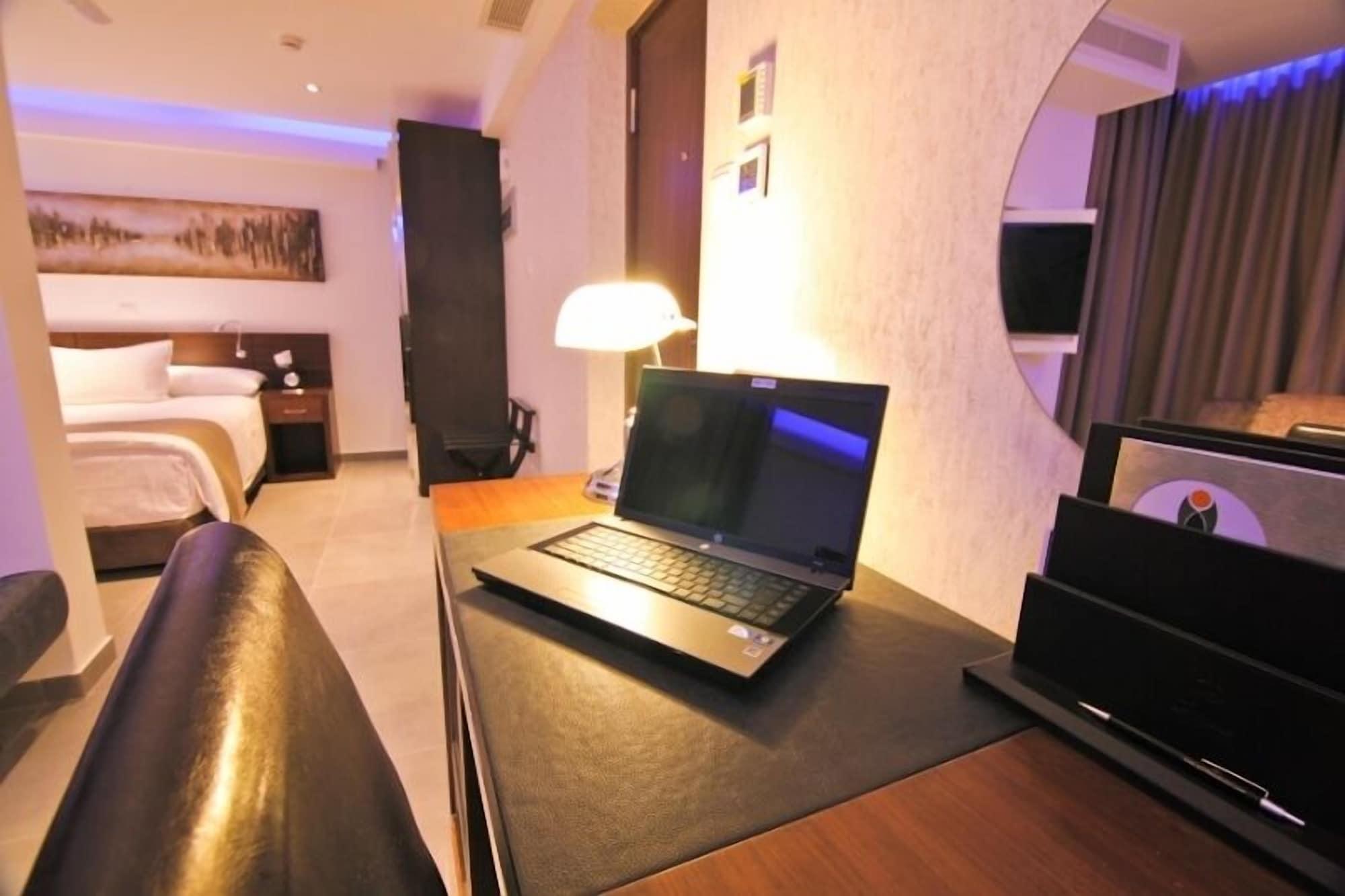 Achilleos City Hotel Ларнака Экстерьер фото